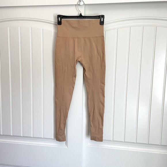 Set active X Revolve nude tan high rise leggings size small - Picture 4 of 8
